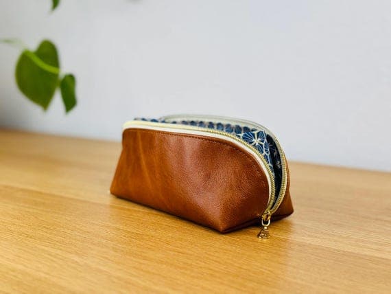 Handgefertigtes Lederetui aus braunem Echtleder