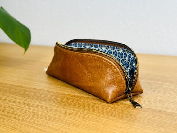 Handgefertigtes Lederetui aus braunem Echtleder