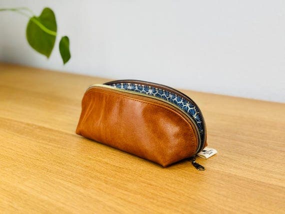 Handgefertigtes Lederetui aus braunem Echtleder